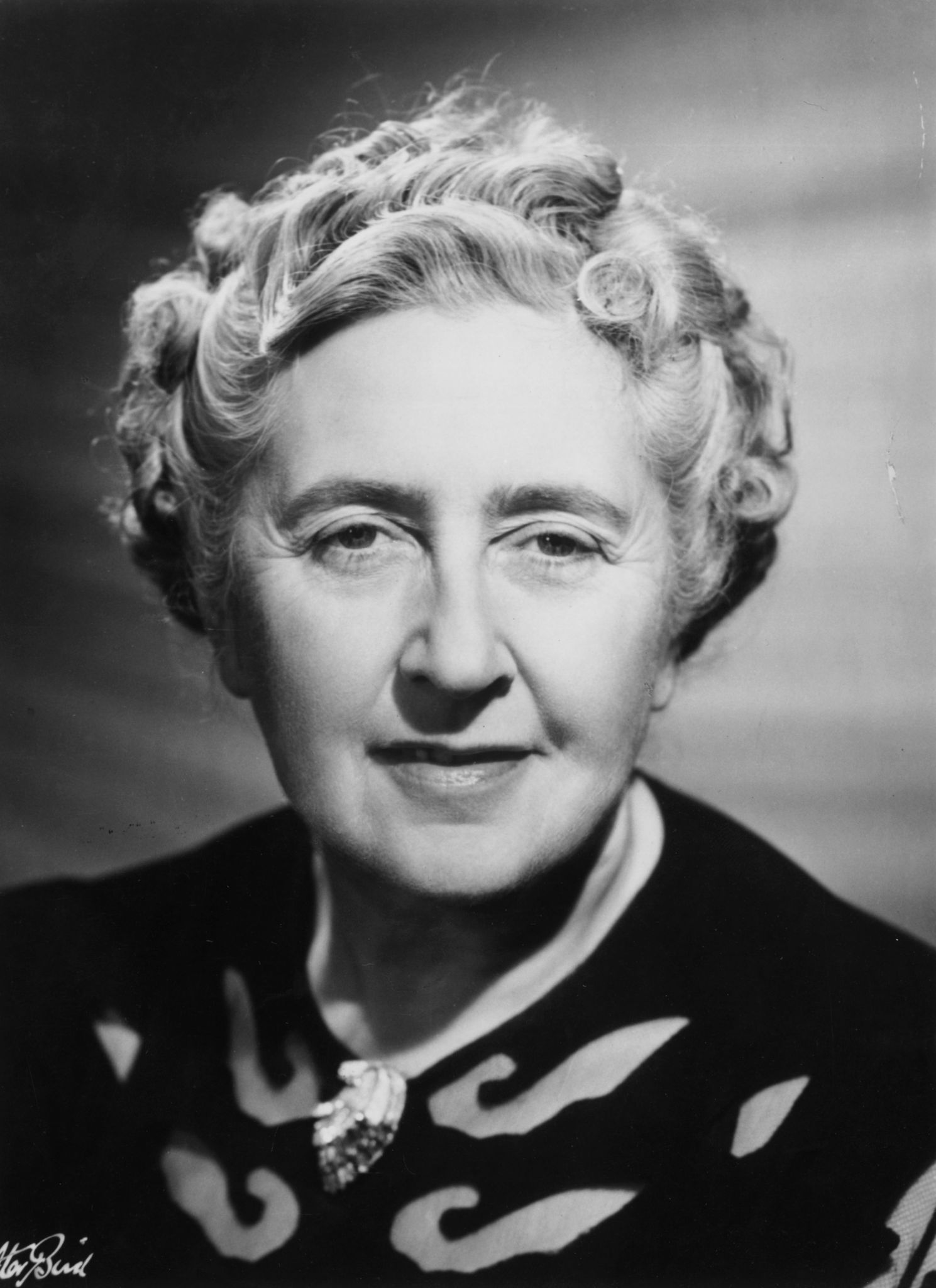 British writer of crime and detective fiction, Dame Agatha Christie (1891 - 1976).   (Photo by Walter Bird/Getty Images)